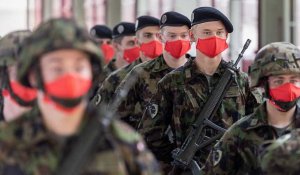 L'armée suisse a vendu délibérément des millions de masques défectueux