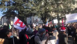 Syndicats, enseignants et parents d'élèves sont mobilisés devant la Préfecture de Haute-Savoie