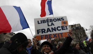 Les anti-pass et antivax protestent en France et en Autriche