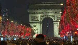 Atmosphère sur les Champs-Elysées lors d'un nouvel An sous l'ombre du Covid