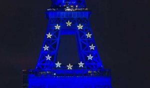 La Tour Eiffel aux couleurs de l'Union européenne pour marquer la présidence française