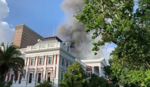 Afrique du Sud: Le Parlement pris dans les flammes au Cap