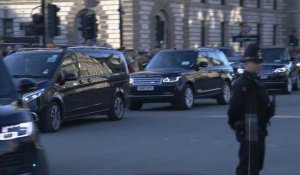Les petits-enfants d'Elizabeth II arrivent à Westminster Hall pour une veillée funèbre