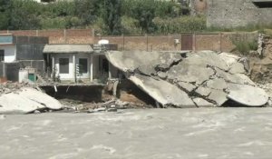 Pakistan: des maisons détruites sur les rives de la rivière Swat