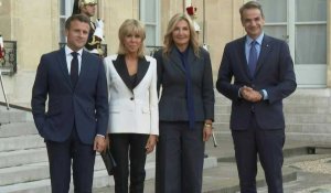 Emmanuel Macron reçoit le Premier ministre grec Kyriakos Mitsotakis à l'Élysée
