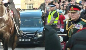 Le cercueil de la reine Elizabeth II traverse Edimbourg pour se rendre à la cathédrale Saint-Gilles