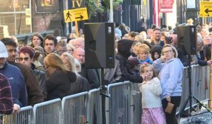 Les gens font la queue pour rendre hommage à la reine Elizabeth II à Édimbourg