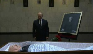 Vladimir Poutine rend hommage à Mikhaïl Gorbatchev