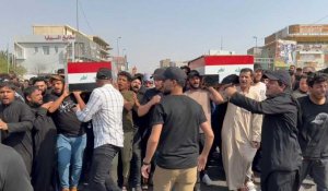 Des Irakiens pro-Sadr organisent des obsèques après un affrontement entre rivaux chiites