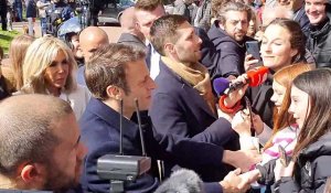 Le Touquet : Emmanuel Macron à la sortie du bureau de vote.