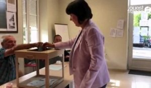 VIDÉO. Présidentielle : en Mayenne, la députée Géraldine Bannier a voté au second tour de l'élection