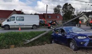 Aire-sur-la-Lys : Un véhicule s'encastre dans un poteau électrique
