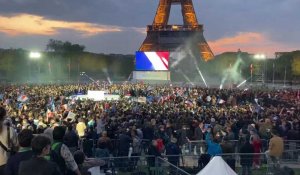 Paris: célébrations de la victoire de Macron devant la Tour Eiffel