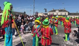 VIDÉO. Au carnaval de Cholet, une dizaine de formations mettent l’ambiance entre le passage des chars