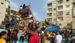 Des Syriens célèbrent l'Aïd al-Fitr dans un parc d'attractions improvisé