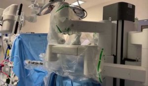 Amiens : Un robot au bloc opératoire de la clinique Victor Pauchet