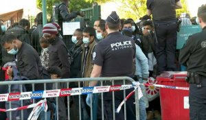 Environ 500 migrants évacués d'un campement près de Paris