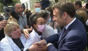 Présidentielle: Emmanuel Macron commence son déplacement dans le Grand-Est par un bain de foule