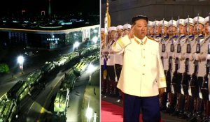 La Corée du Nord diffuse un des images d'un défilé militaire, Kim salue les soldats