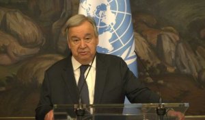 A Moscou, Guterres appelle à enquêter sur de "possibles crimes de guerre" en Ukraine