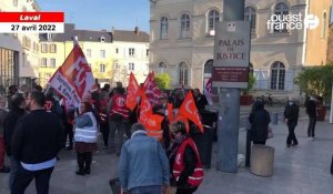 VIDÉO. Les syndicats de l’hôpital de Laval à nouveau mobilisés devant le tribunal