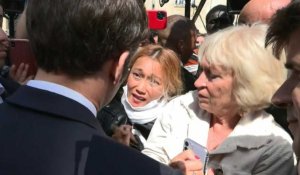 "Vous fanfaronnez": Emmanuel Macron interpellé par des électeurs à Saint-Denis