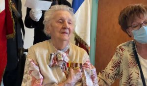 Vieux-Berquin : Agnès Sobanski, ancienne résistante et déportée, chante le chant des Partisans