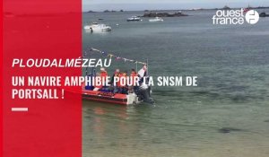 VIDÉO. « Mi-crabe, mi-dauphin », le nouveau navire amphibie de la SNSM de Portsall est unique en son genre