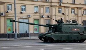 Moscou: des véhicules militaires se dirigent vers la Place Rouge avant le défilé