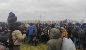 Bélarus/Pologne: des dizaines de migrants s'installent au poste-frontière de Bruzgi