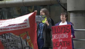 Manifestation de militants pour le climat devant Lloyd's of London