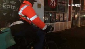 VIDEO. Une soirée avec Ousmane, livreur à vélo à Angers