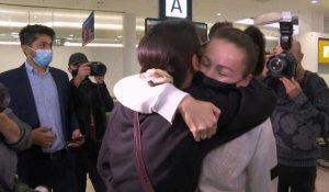 Australie: émotion à l'aéroport de Sydney après la réouverture des frontières