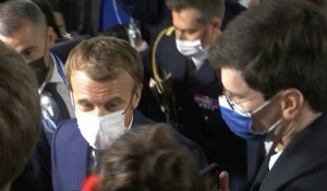Emmanuel Macron arrive au centre de conférences de la COP26