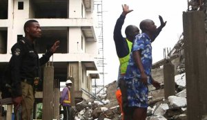 Les opérations de sauvetage se poursuivent au lendemain de l'effondrement d'un immeuble au Nigeria