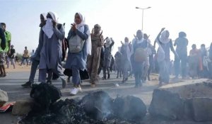 Des manifestants soudanais anti-militaires descendent dans les rues de Khartoum