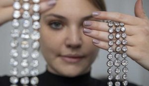 Les bracelets de Marie-Antoinette font recette : plus de 7 millions d'euros la paire