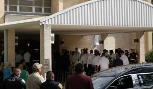 Texas: funérailles de l'enseignante tuée dans la fusillade et de son mari mort "de chagrin"
