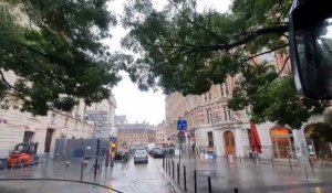Visite de Lille en bus, sous la pluie battante