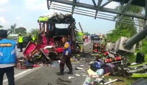 Indonésie: au moins 14 morts dans l'accident d'un bus touristique