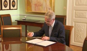 OTAN: le ministre finlandais des Affaires étrangères signe l'acte de candidature de son pays