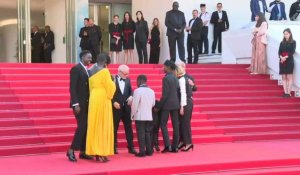 Cannes: l'équipe du film "Un petit frère" sur le tapis rouge