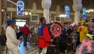 Carnaval de Bailleul : sortie de messe en musique