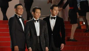 Cannes : l'équipe du film coréen "Hunt" foule le tapis rouge
