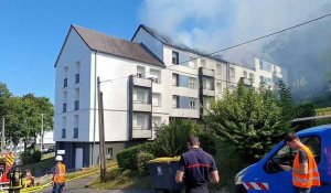Déville-lès-Rouen. Un violent feu de comble fait rage sur le toit d’un immeuble