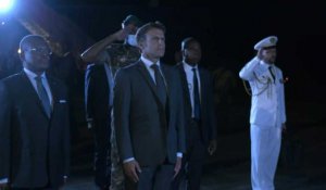 Macron arrive au Cameroun, première étape d'une tournée en Afrique