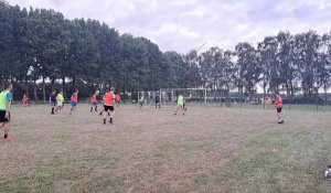 Démarquage dans la bonne humeur pour finir la séance d'entrainement à Templeuve.