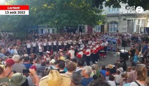 VIDÉO. Festival Interceltique de Lorient : le bagad de Lann-Bihoué ravit la foule place Monjarret