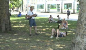 Canicule: A Nantes, les habitants en quête de fraîcheur alors que la chaleur s'accentue