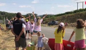 Tour de France : Ambiance au bord de la route lors de son passage dans l'Aude